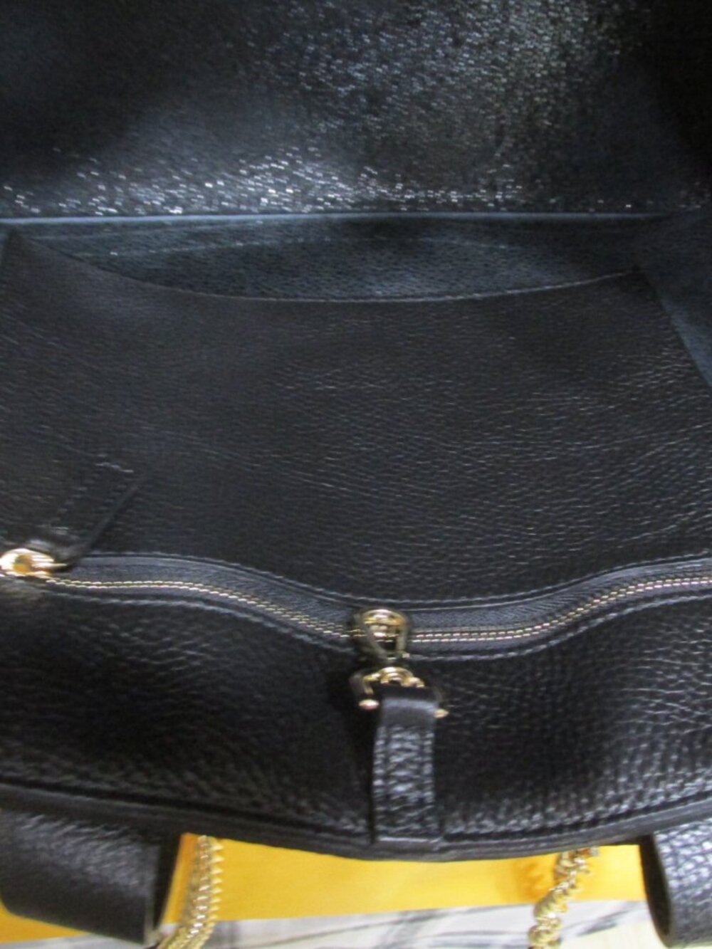 P2972-NWT Mario Valentino Sophie Medallion Black Pebble w/Dustbag - Picture 9 of 14